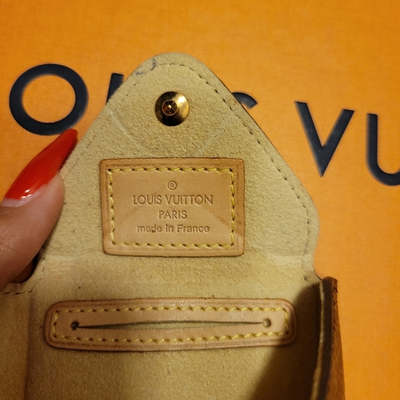 Louis Vuitton Jewelry Case (Orig $ LV Necklace) - Picture 4 of 6